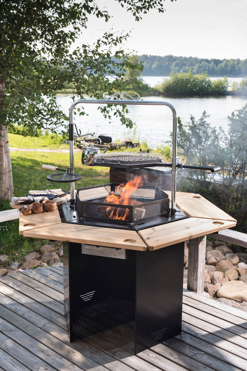 A terrace Kota Grill sits without a hood with multiple attachments on it.